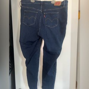 Plus size women’s Levi’s jeans in great condition 👖